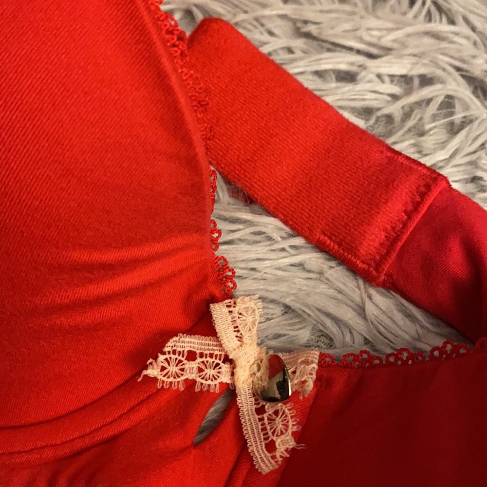 Victoria Secrets red bra 🌸🌸 - Picture 2 of 4
